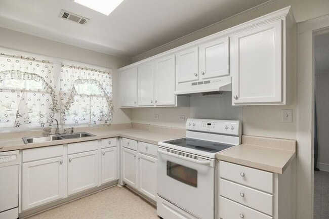 Building Photo - 1242 Hull Rd