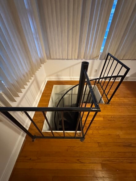 Spiral staircase - 1071 Van Velsen St