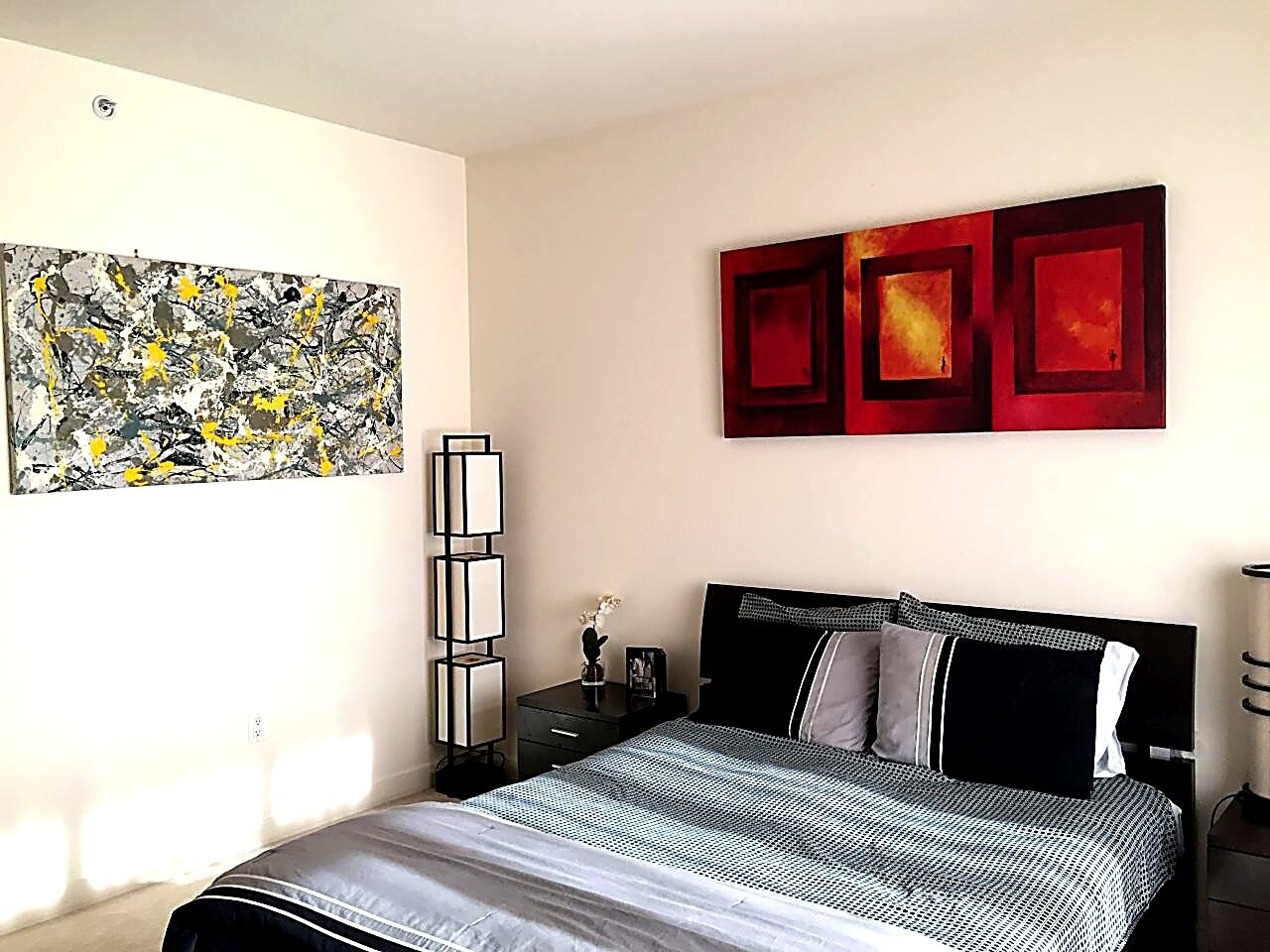 Bedroom - 175 W St James St