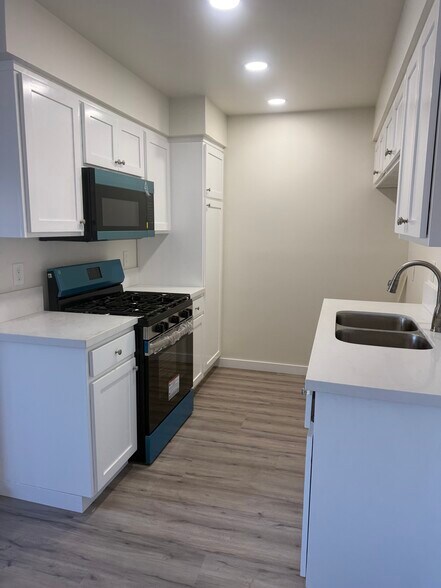 Building Photo - 1357 Armadale Ave