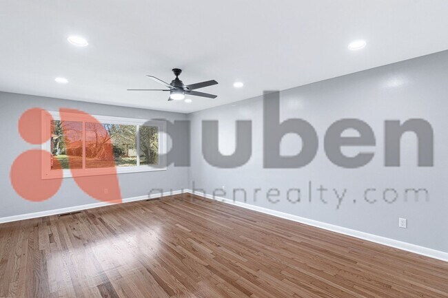 Building Photo - 4430 Lilac Ln
