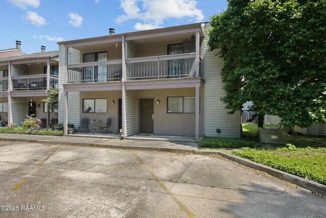 Building Photo - 110 W Bayou Pkwy