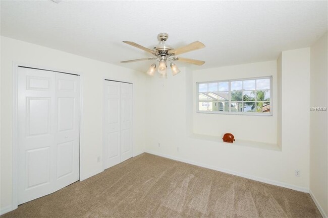 Building Photo - ANNUAL - 4/2.5 LARGE/CLEAN  HOME - GATED C...