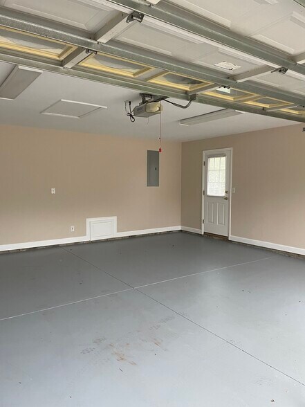 Building Photo - 1855 Cameron Heights Cir