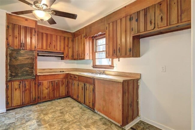 Building Photo - 4455 Fairfax Dr