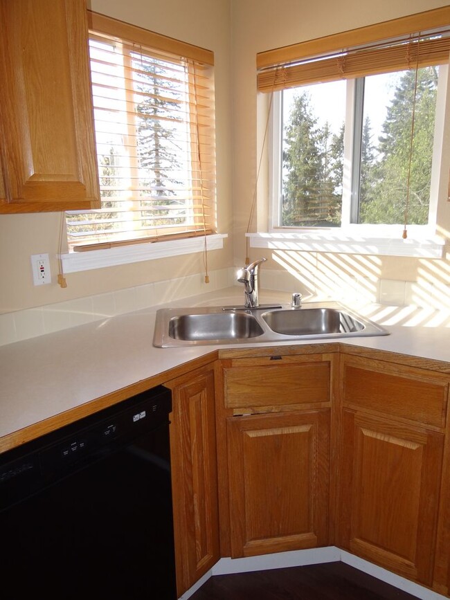 Building Photo - 6 Bedroom Home in Bellingham!