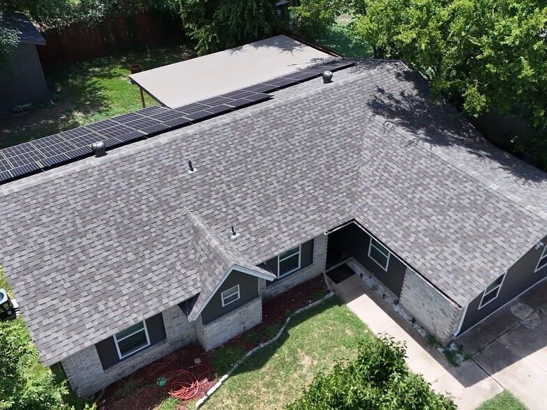 Building Photo - 1002 Candlewick St