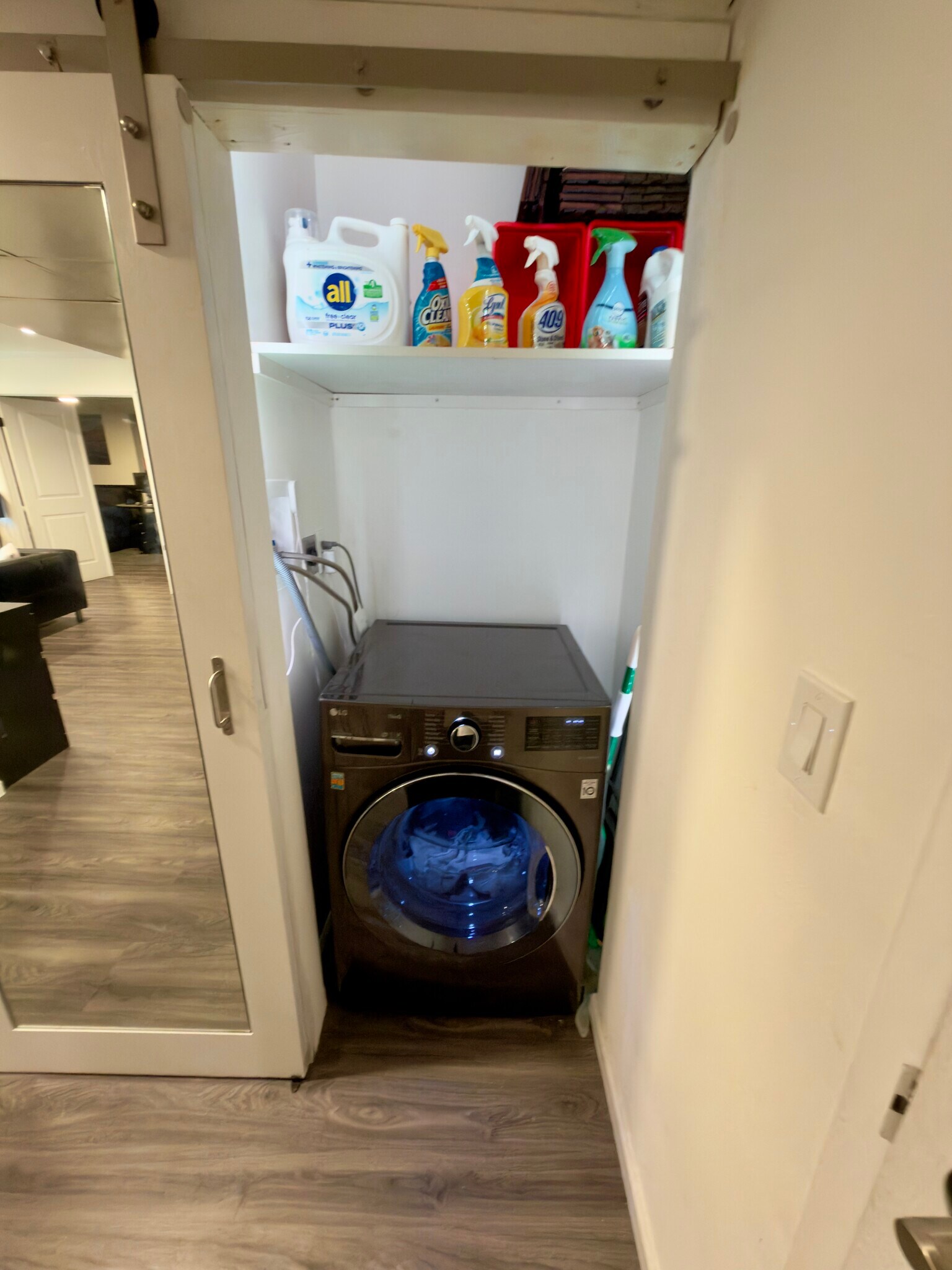 In Unit Washer/Dryer - 2700 Cahuenga Blvd E
