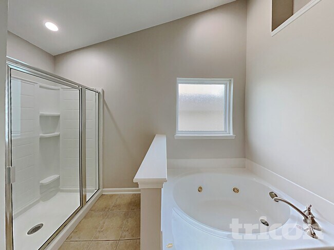 Building Photo - 1413 Eastway Dr