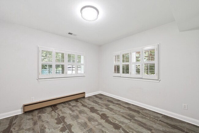 Building Photo - 7732 Canal Ct