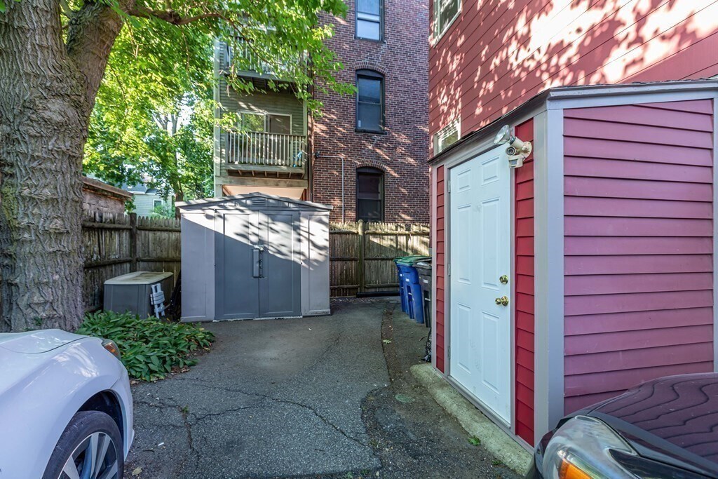 Building Photo - 36 Cedar St