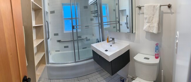 Building Photo - 771 W Oliver St