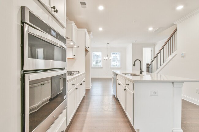 Building Photo - 6528 Beacon Dr