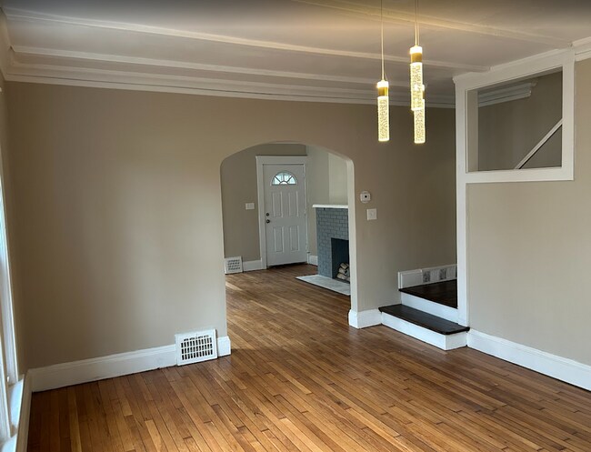 Building Photo - 3235-3257 Oak Rd