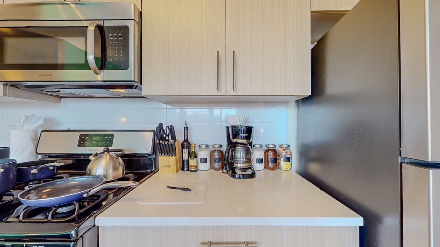 Building Photo - 545 Bedford St