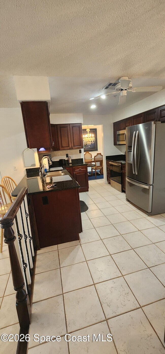 Building Photo - 610 Palm Dr