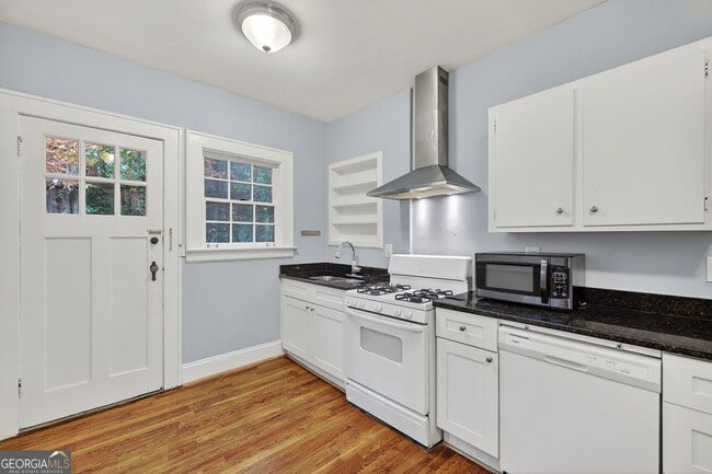 Building Photo - 444 Burlington Rd NE