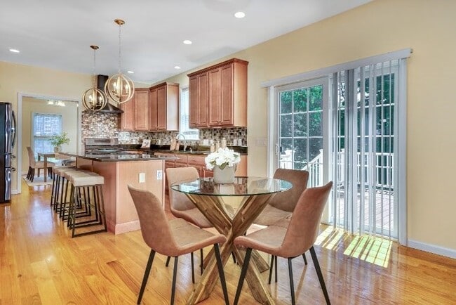 Building Photo - 18 Grant Rd