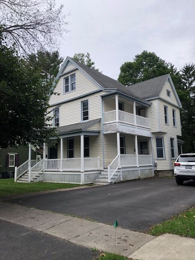 Building Photo - Pine St - 016