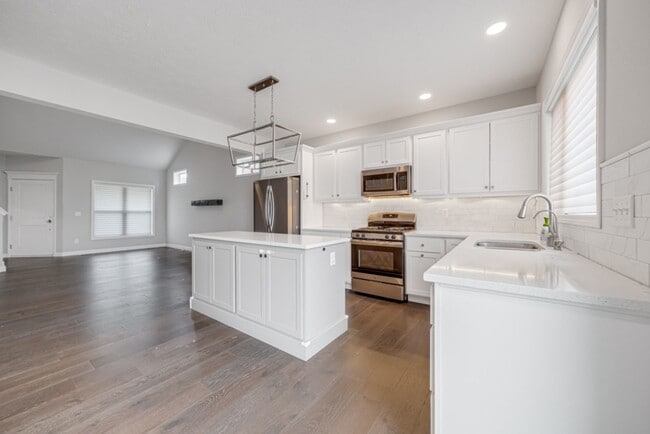 Building Photo - 4 Bed, 4 Bath House on Legends Golf Course