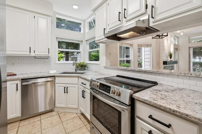 Building Photo - Charming 2BR / 2BA Condo with Patio & Garage in Half Moon Bay