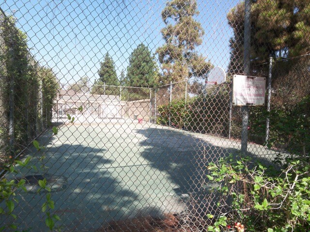 Building Photo - Two Story 4 BR 2.5 BA Condo With 2 Car Garage