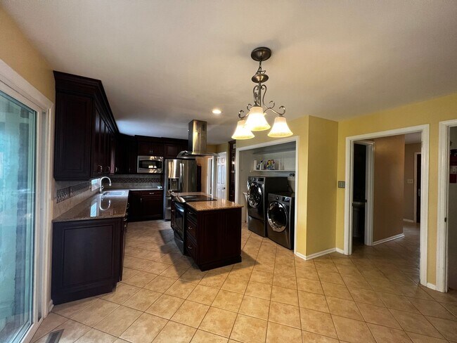 Building Photo - 75 Plymouth Cir