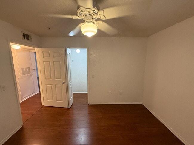 Building Photo - 13941 Fairway Island Dr