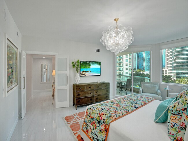 Building Photo - 411 N New River Dr E