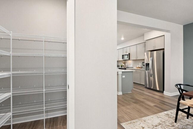 Building Photo - Beautiful recently built 3 bedroom 2.5 bathroom townhome in Lake Stevens!!