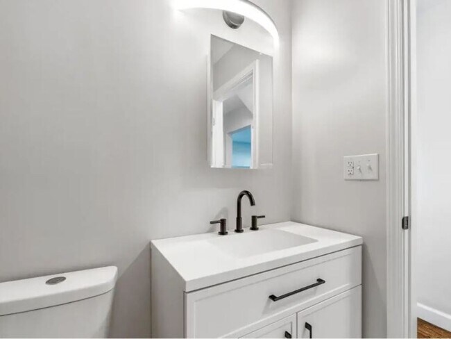 Building Photo - Cape Cod Style 3 Bedroom Home - Newly Remodeled All Throughout!