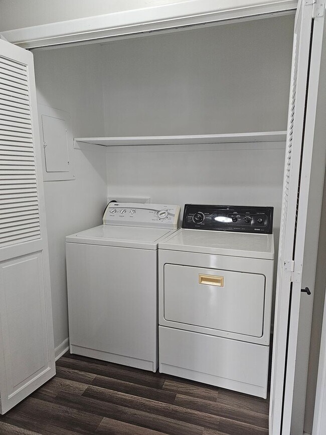 Building Photo - New Listing