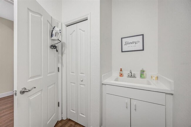 Building Photo - 6120 Chene Ct