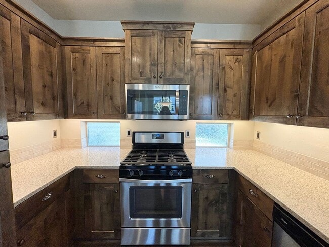 Building Photo - 2965 Yew Park Ln