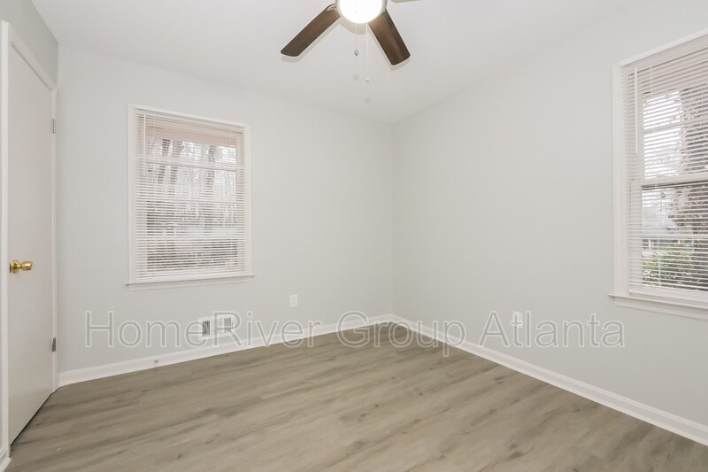 Building Photo - 506 Shady Ln Dr