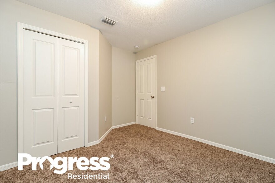 Building Photo - 25017 Hyde Park Blvd