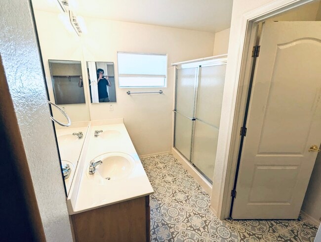 Building Photo - 8074 W Beck Ln