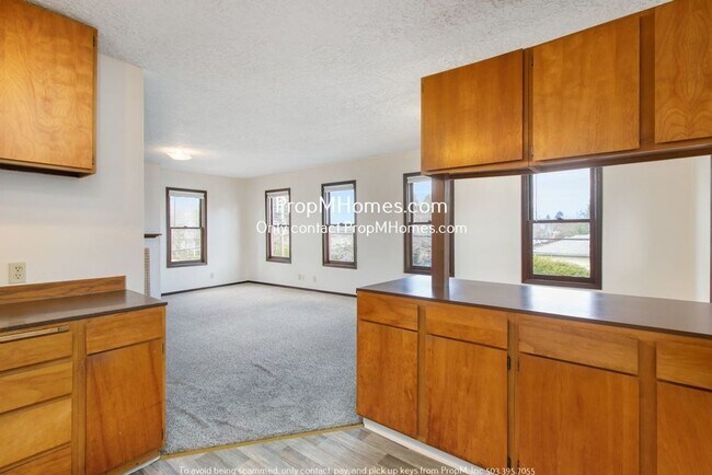 Building Photo - 1102 SE Umatilla St