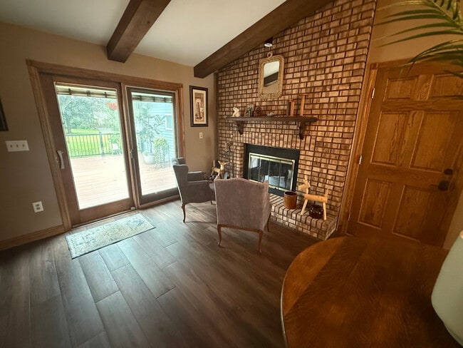 Building Photo - 409 Meadow Ct