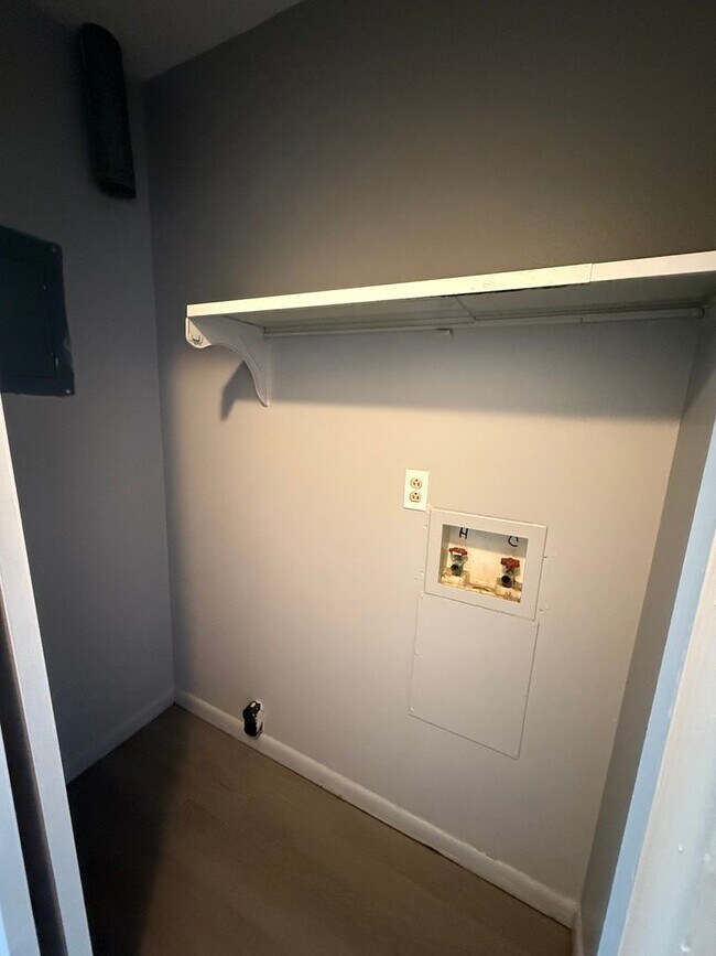 Building Photo - 6820-6826 Emerald Ave