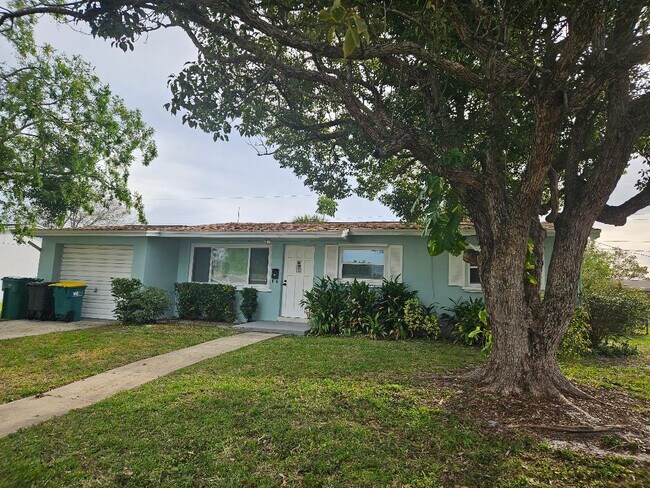 Front view - 533 Oxford Ave
