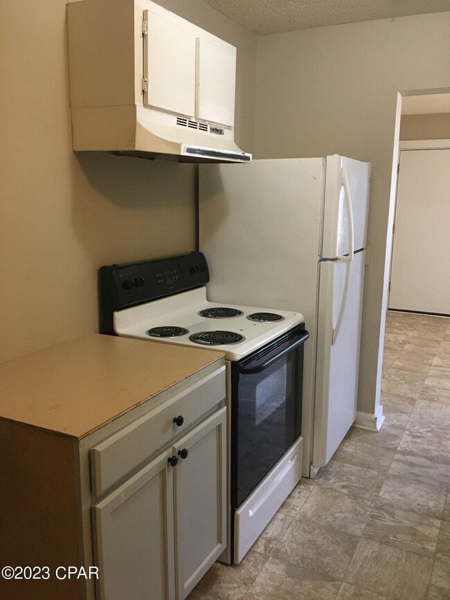 Building Photo - 619 E 13th St