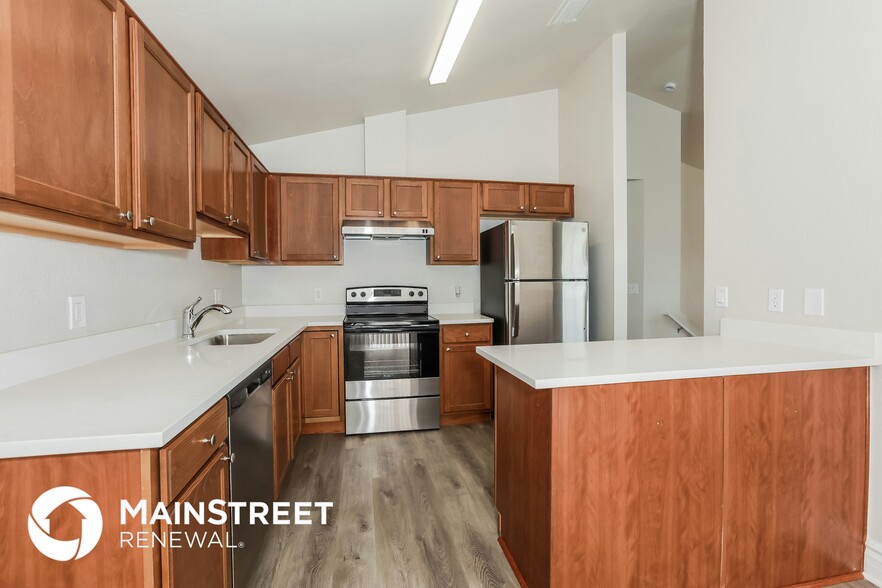 Building Photo - 921 S Val Vista Dr