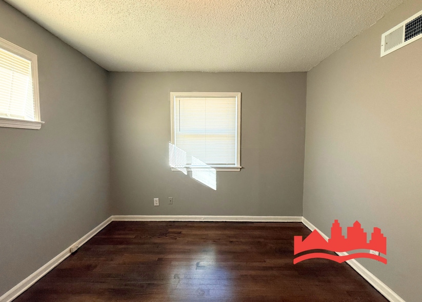 Building Photo - 271 W Levi Rd