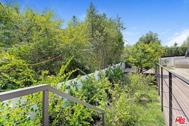 Building Photo - 2383 Panorama Terrace