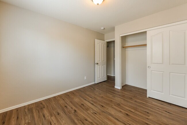Building Photo - 4045 S Kirby Ct