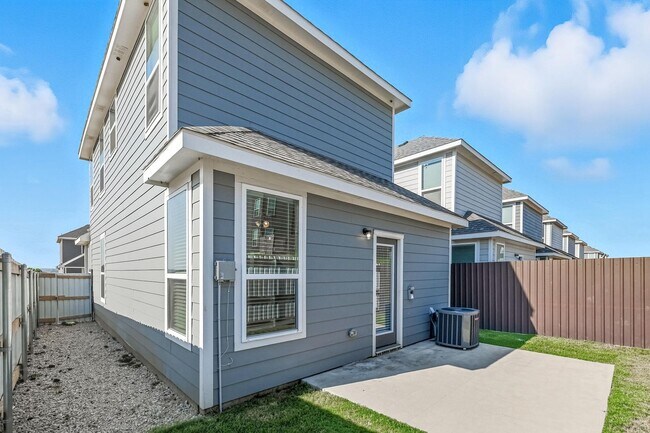 Building Photo - 3413 Valley Vista Dr