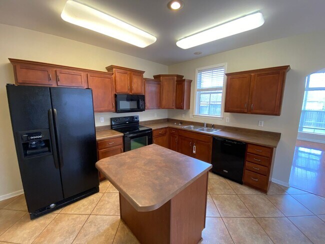 Building Photo - LARGE AND SPACIOUS HOME IN BARTLETT/ARLINGTON