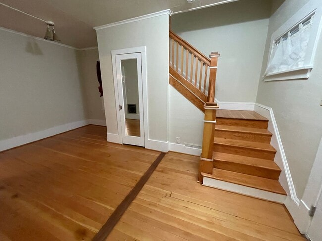 Building Photo - Farmhouse Style home