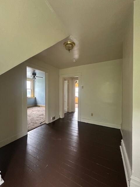 Building Photo - 618 Airbrake Ave
